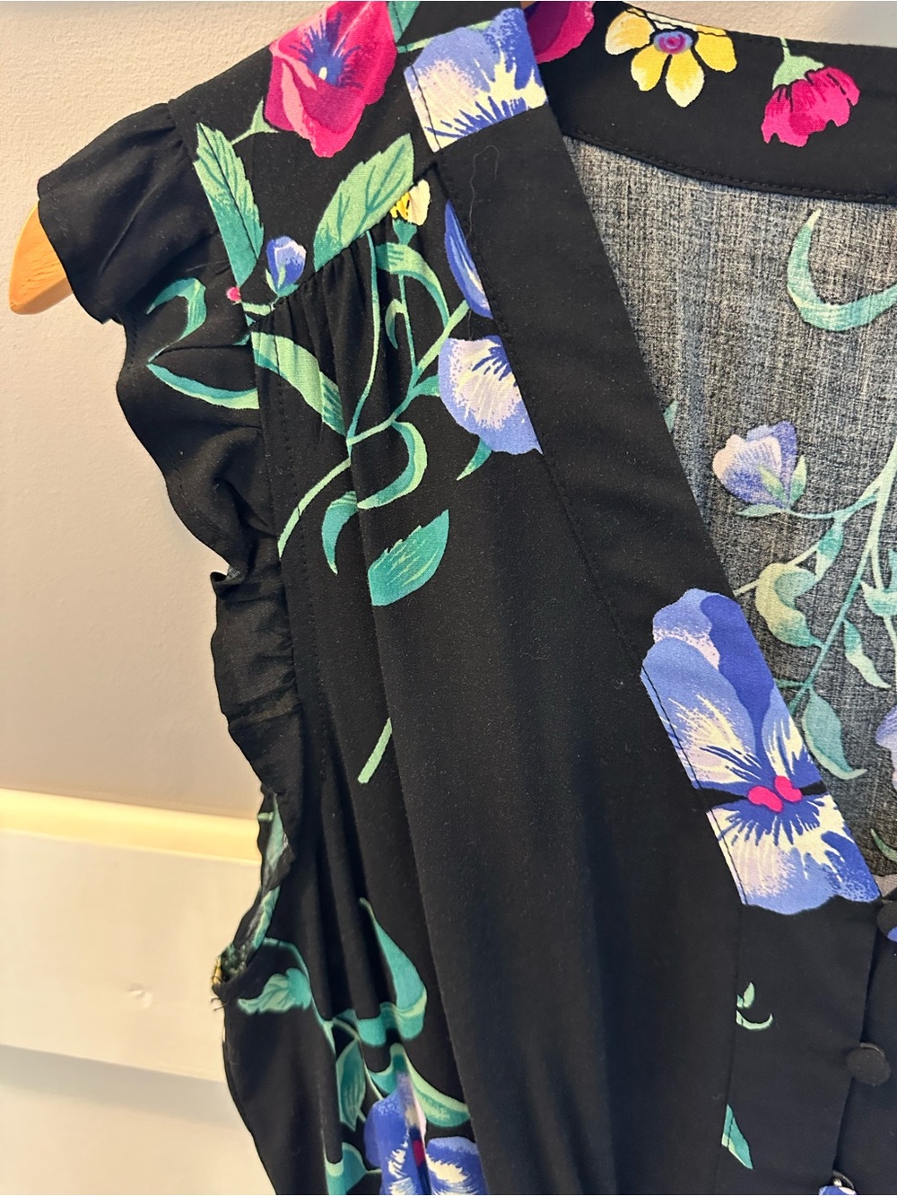 Old Navy Black Floral Midi Dress with V-Neck
Size S - Picture 6 of 10